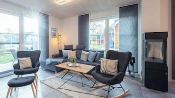 TV, fireplace, stereo