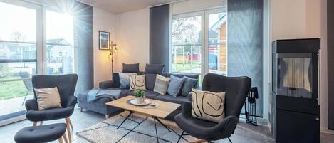 TV, fireplace, stereo