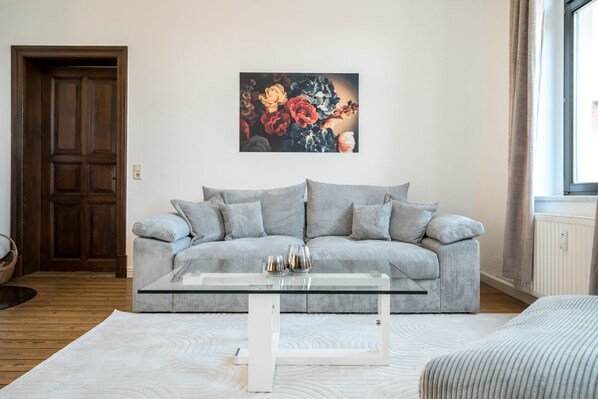 TV, fireplace, stereo