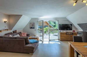 TV, fireplace, stereo - "Finn" Vacation Home with a Terrace in Silz on Lake Flee (Silz)