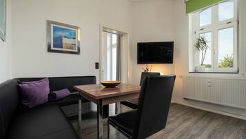 Fernseher, Stereoanlage