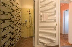 Doccia, asciugacapelli, asciugamani