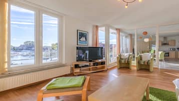 Fernseher, DVD-Player, Stereoanlage