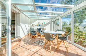 Outdoor dining - Vacation by the lake with conservatory and garden (Waren (Müritz))