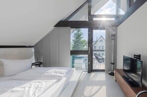 3 bedrooms, desk, iron/ironing board, free WiFi