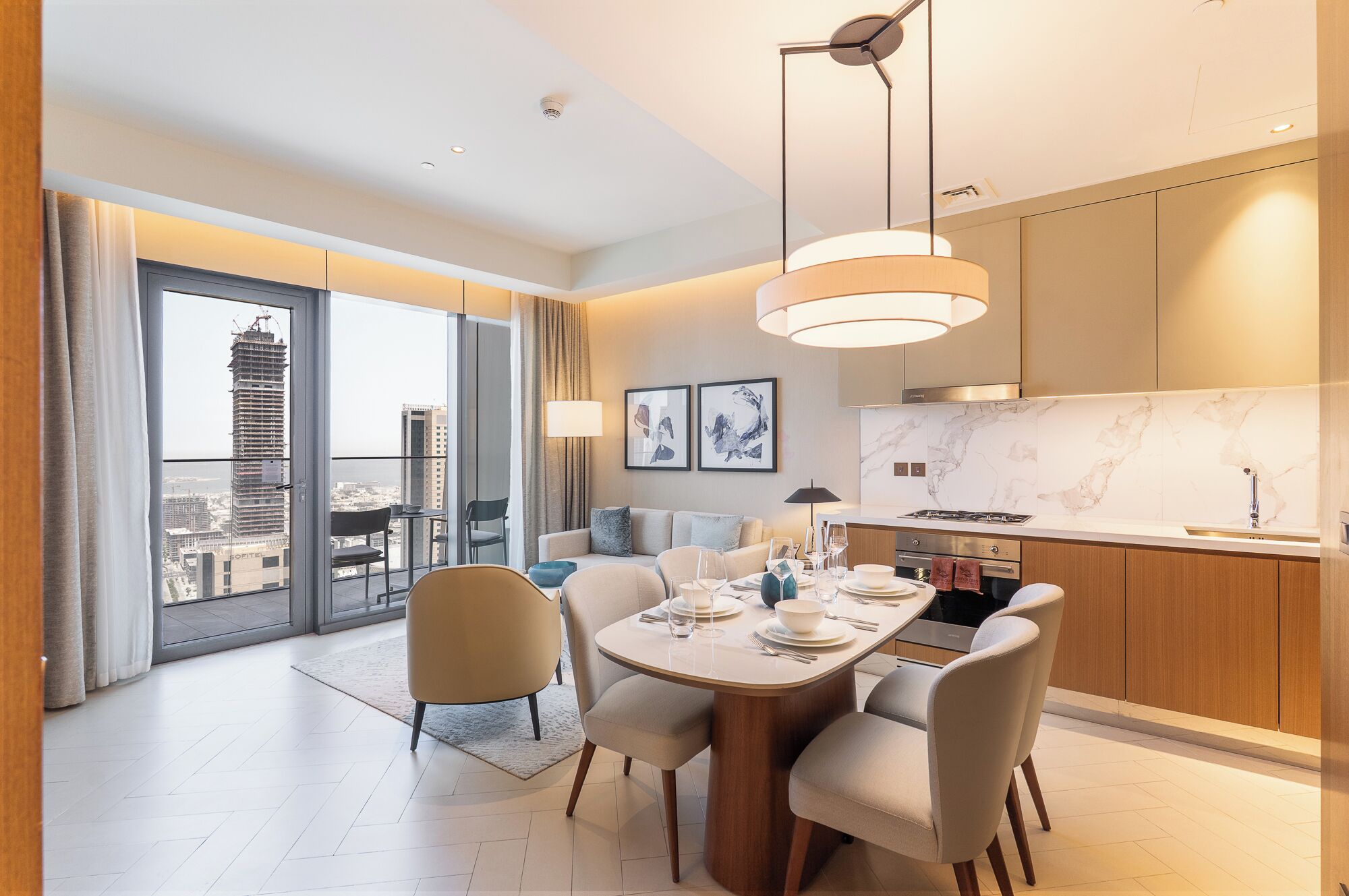 Apartemen Deluks, 1 Tempat Tidur King, Bebas Asap Rokok, pemandangan kota | Makan di kamar