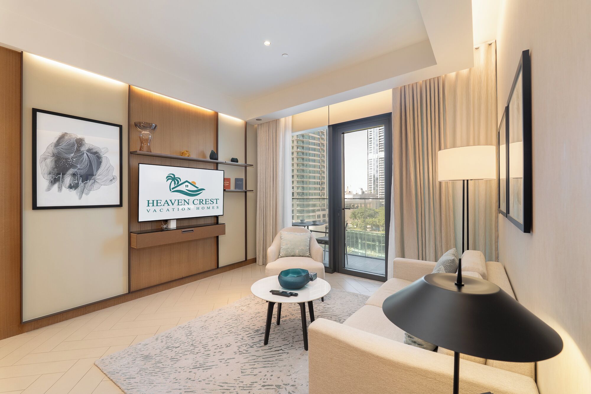 Deluxe-íbúð - 1 stórt tvíbreitt rúm - reyklaust - borgarsýn | Stofa | 46-tommu snjallsjónvarp með stafrænum rásum, Netflix.