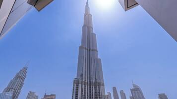 The Burj Khalifa with a clear view of its spire and surrounding skyscrapers.