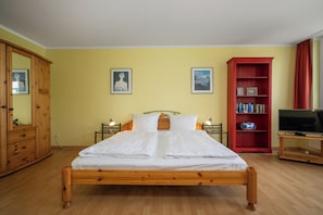 1 bedroom, free WiFi, bed sheets