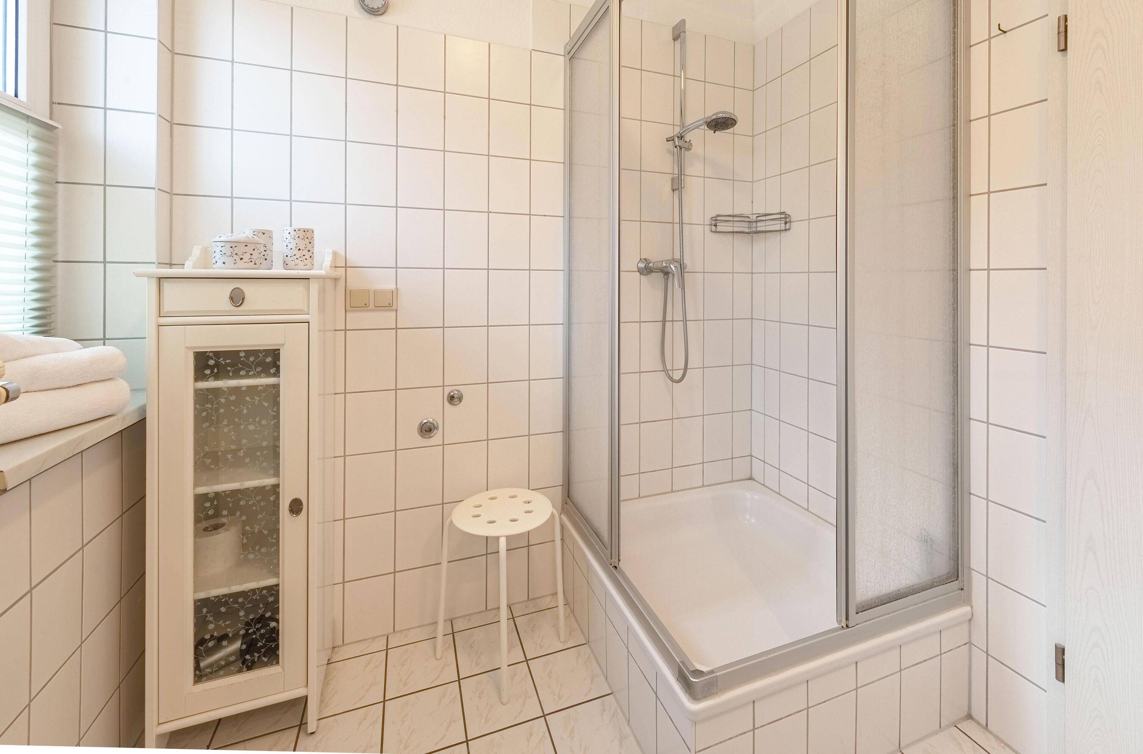 Dusche, Haartrockner, Handtücher