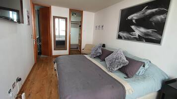 2 bedrooms, bed sheets