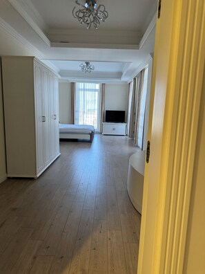 Luxury Double Room, Balcony, Courtyard View | Desk, laptop workspace, free WiFi - Hotel Kristal Palace (Prizren)