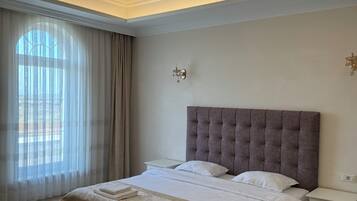 Desk, laptop workspace, free WiFi