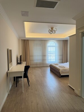 Luxury Double Room, Balcony, Courtyard View | Desk, laptop workspace, free WiFi - Hotel Kristal Palace (Prizren)