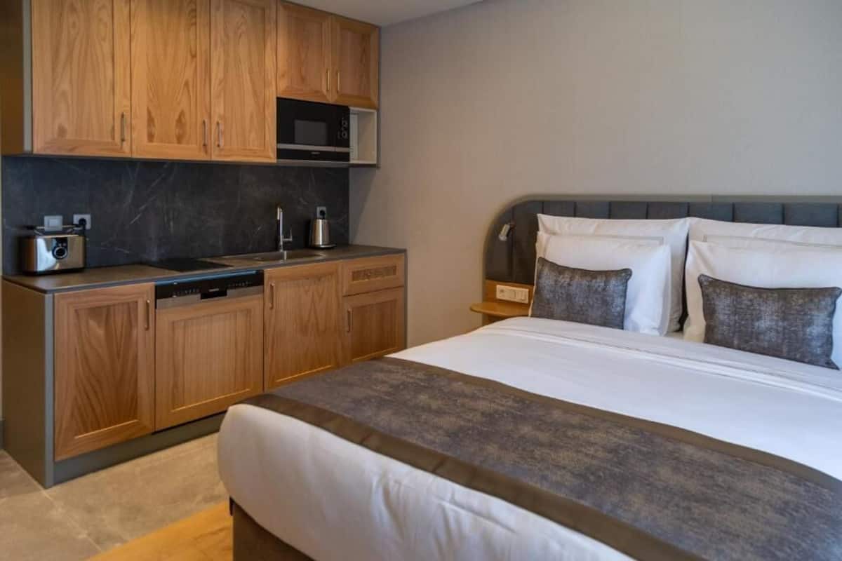 2 bedrooms, Egyptian cotton sheets, premium bedding, in-room safe