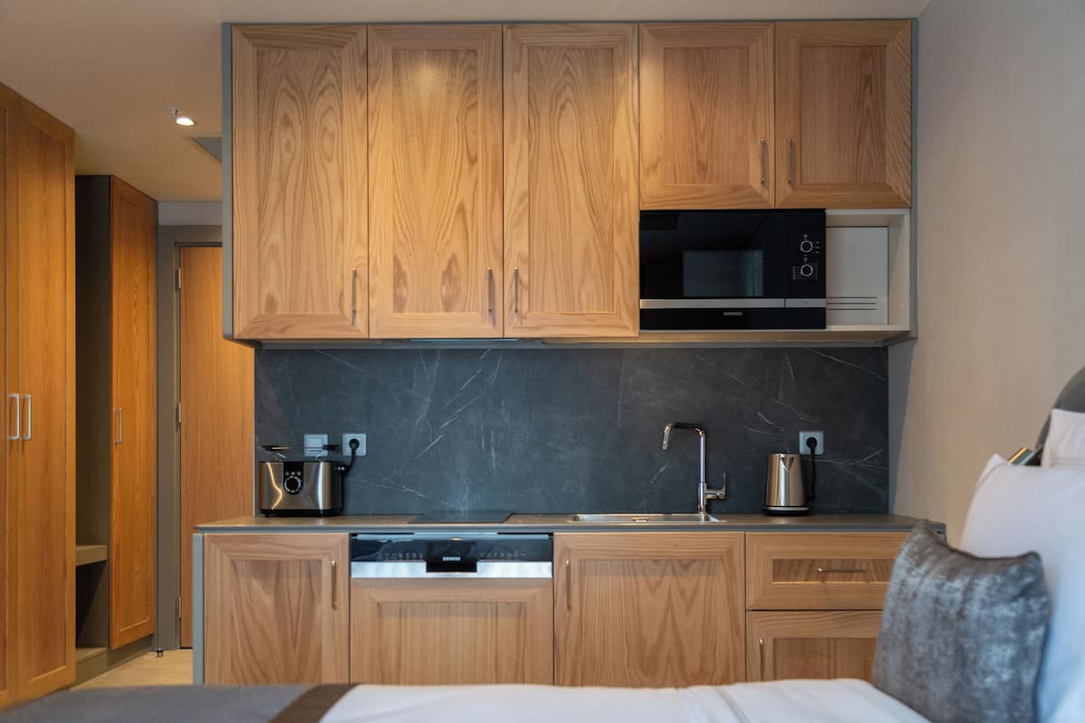 Deluxe Room, 1 King Bed, Balcony