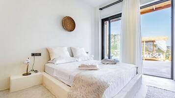 Egyptian cotton sheets, premium bedding, down duvets, in-room safe