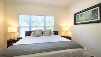 1 habitación, escritorio, tabla de planchar con plancha y wifi