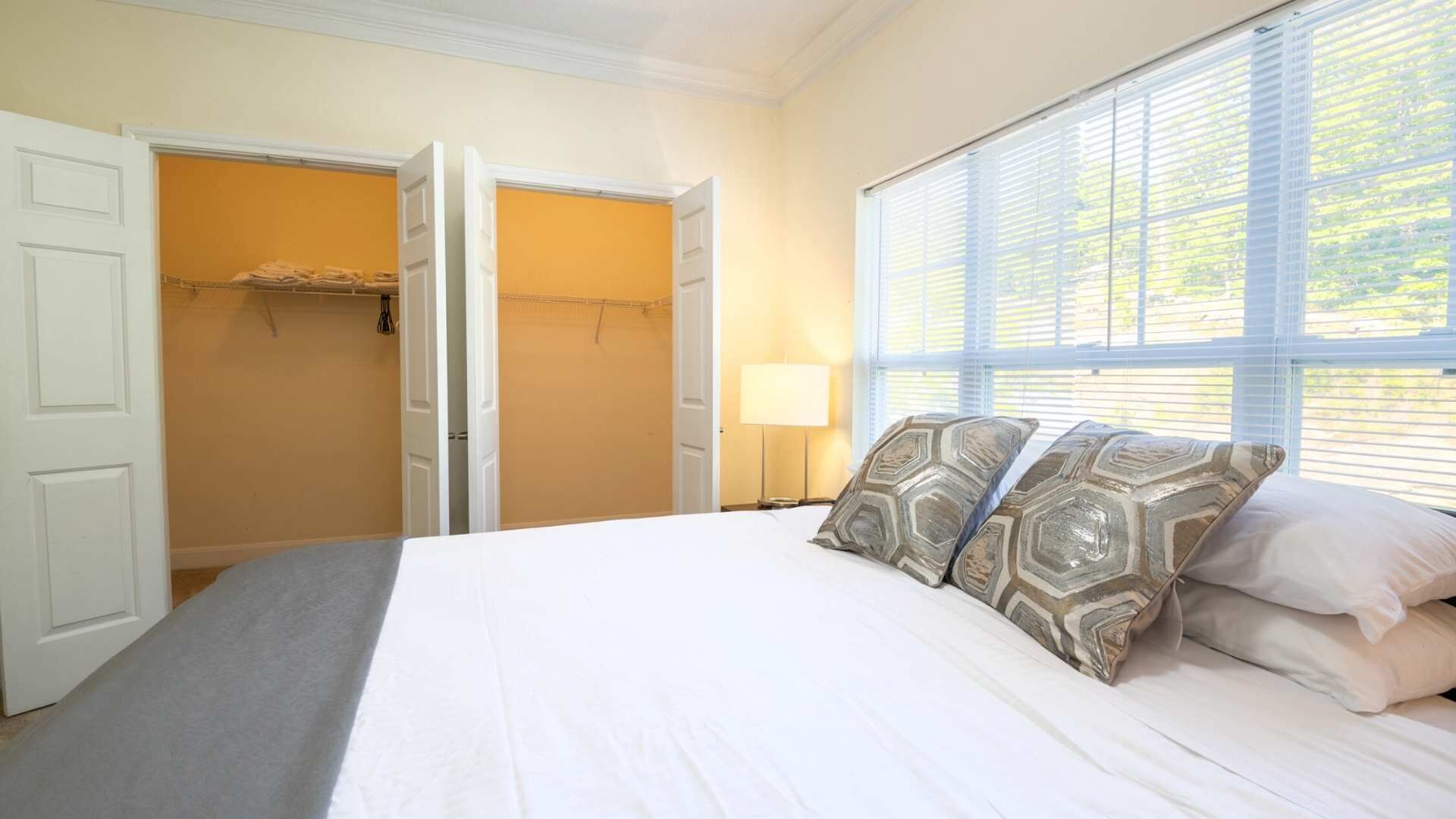 1 bedroom, desk, iron/ironing board, WiFi
