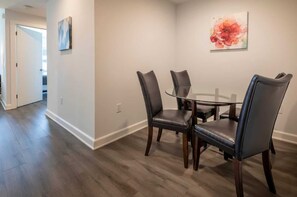 Dining - Modern Apt Close to Downtown (Stamford, CT)