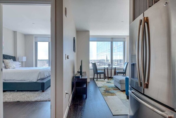 1 bedroom, desk, iron/ironing board, WiFi