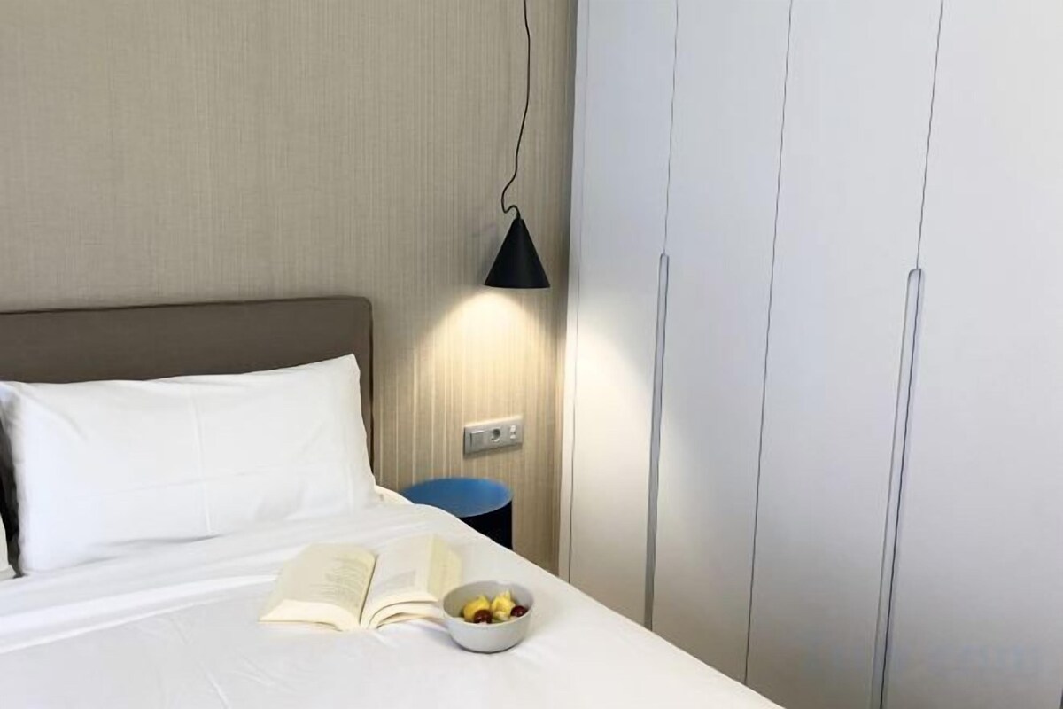 In-room safe, laptop workspace, blackout drapes, soundproofing
