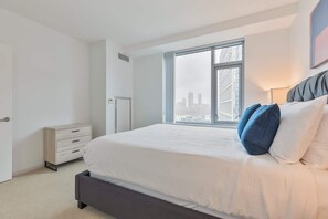 2 bedrooms, desk, iron/ironing board, WiFi