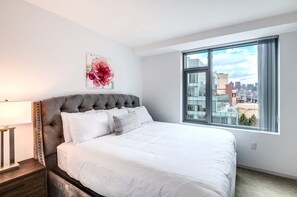 2 bedrooms, desk, iron/ironing board, WiFi