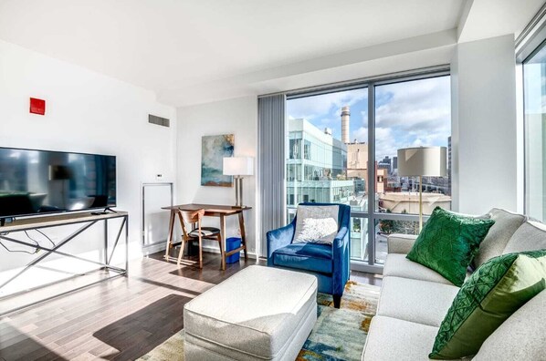 テレビ、書斎 / ワークスペース