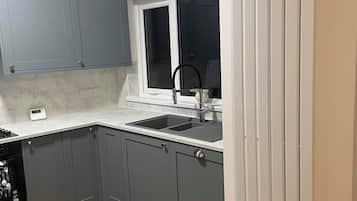 Casa | Cucina privata | Frigorifero, microonde, forno, piano cottura