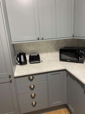 House | Private kitchen | Fridge, microwave, oven, stovetop