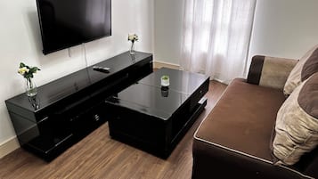 Apartment, 1 Bedroom, Accessible, Smoking | Living area