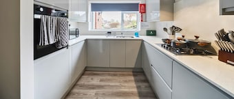 Stylish & Spacious Stay | Garden | 2X Free Parking