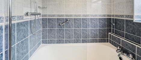 Ducha, secador de pelo, toallas