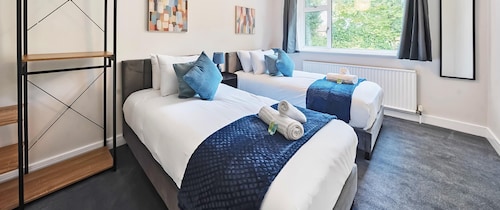 Stylish & Spacious Stay | Garden | 2X Free Parking