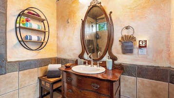 Een douche, een haardroger, handdoeken