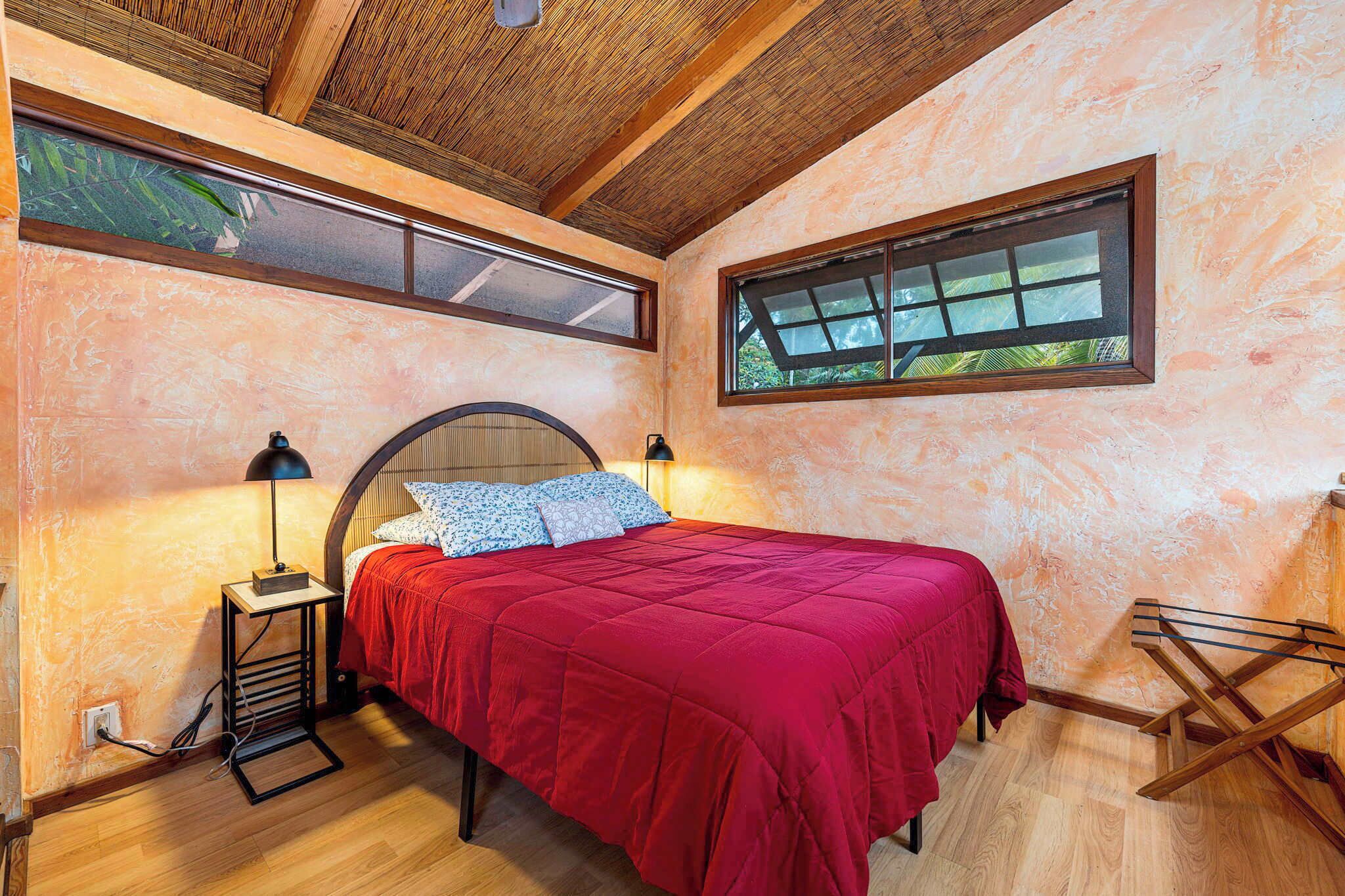 1 bedroom, desk, WiFi, bed sheets