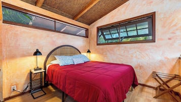 1 bedroom, desk, WiFi, bed sheets