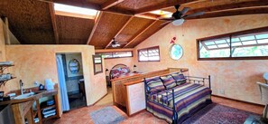 1 slaapkamer, een bureau, wifi, beddengoed