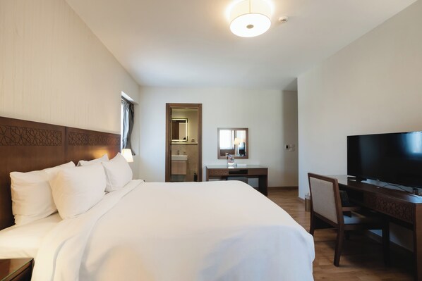 3 habitaciones, tabla de planchar con plancha, wifi y ropa de cama 