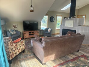TV, fireplace - Soaring Seabird - Yachats Ocean View with Hot Tub (Yachats)