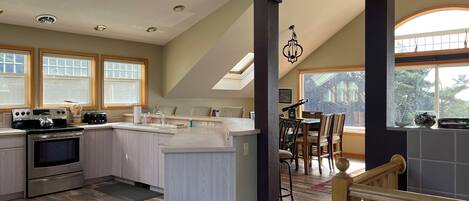 Réfrigérateur, micro-ondes, four, lave-vaisselle