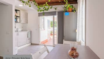 Placa de cocina, silla alta para bebés, utensilios de cocina
