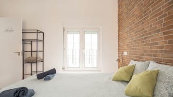 Classic Double or Twin Room, Courtyard View | 1 bedroom, soundproofing