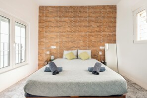 Classic Double or Twin Room, Courtyard View | Soundproofing - Casita Lucero (Málaga)