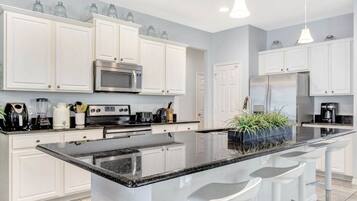 Condo, 5 Bedrooms | Private kitchen