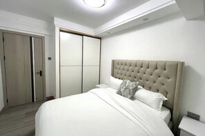 2 chambres, fer et planche à repasser, Wi-Fi, draps fournis
