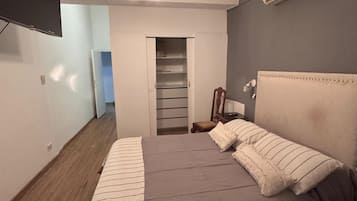 3 habitaciones, tabla de planchar con plancha, wifi y ropa de cama
