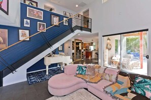 TV - Navigate Stays Artful Retreat w Pool & Cabana (Palm Springs)