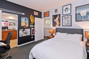 Iron/ironing board, WiFi, bed sheets